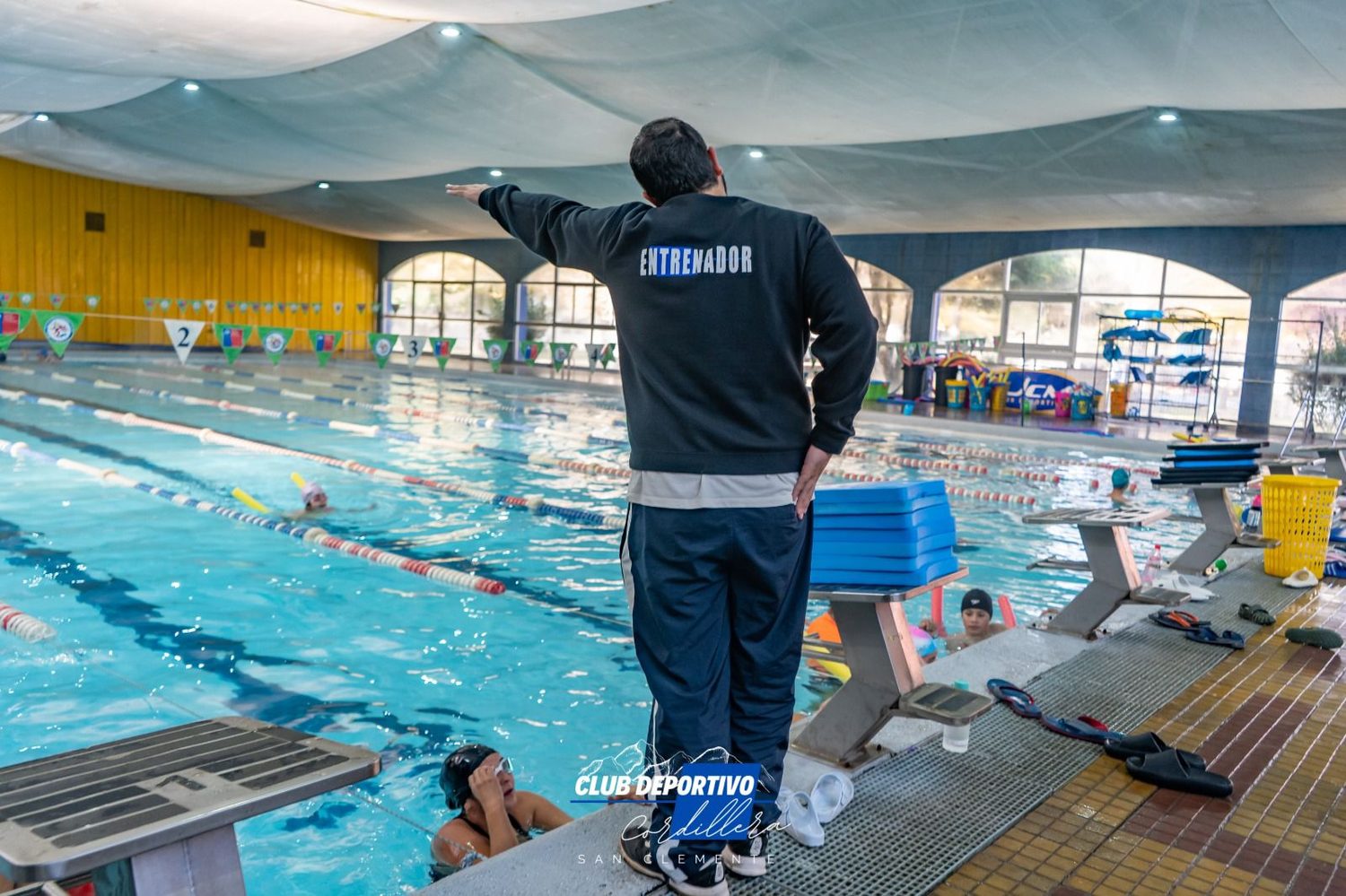 Piscina temperada de la UCM durante una clase
